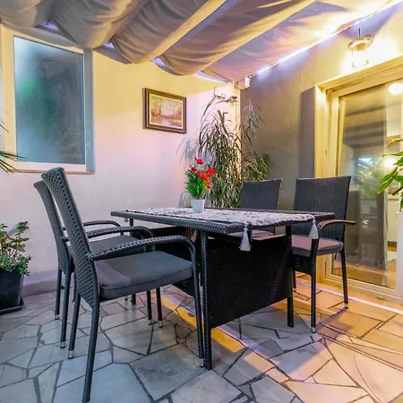 Tomas Apartament *