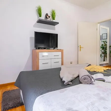 Apartament Tomas *